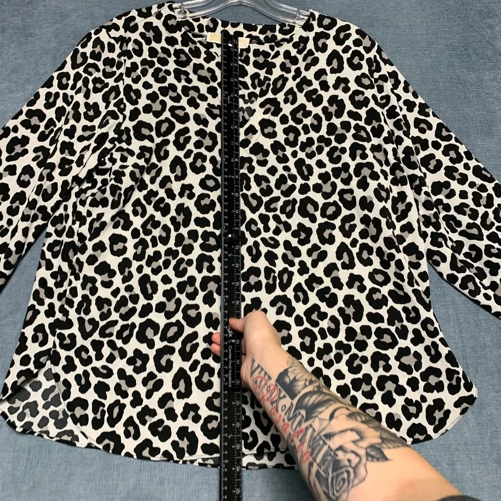 Michael Kors Blouse Top Womens Large Beige Leopard Print Round Hem Summer V Neck